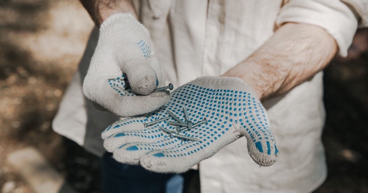 Designing Compact Metal EDC Tools for Glove Use