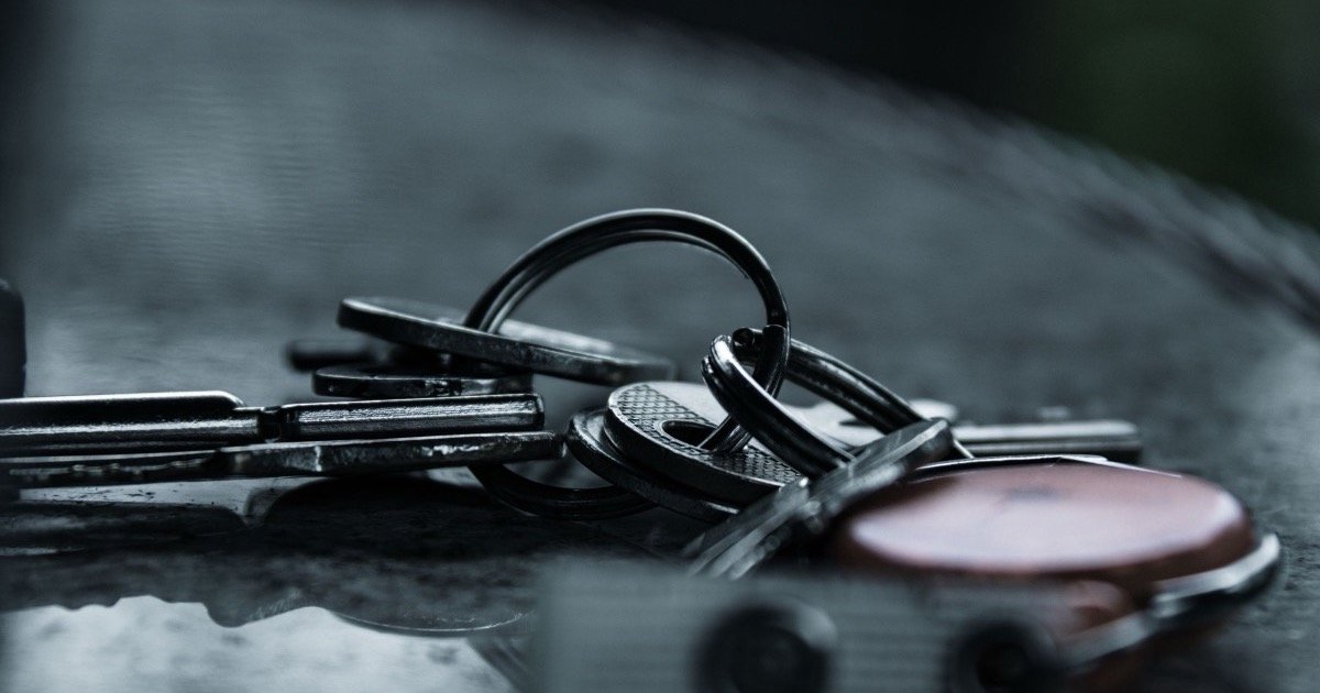Pocket Carry vs Keychain Carry for Compact EDC Tools